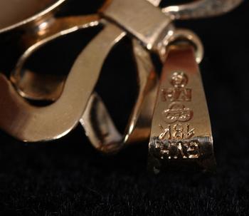 HÄNGSMYCKE samt RING, guld, 18k samt Camé, bl a 1947.