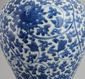 A blue and white jar with cover, Qing dynasty, 18th Century.