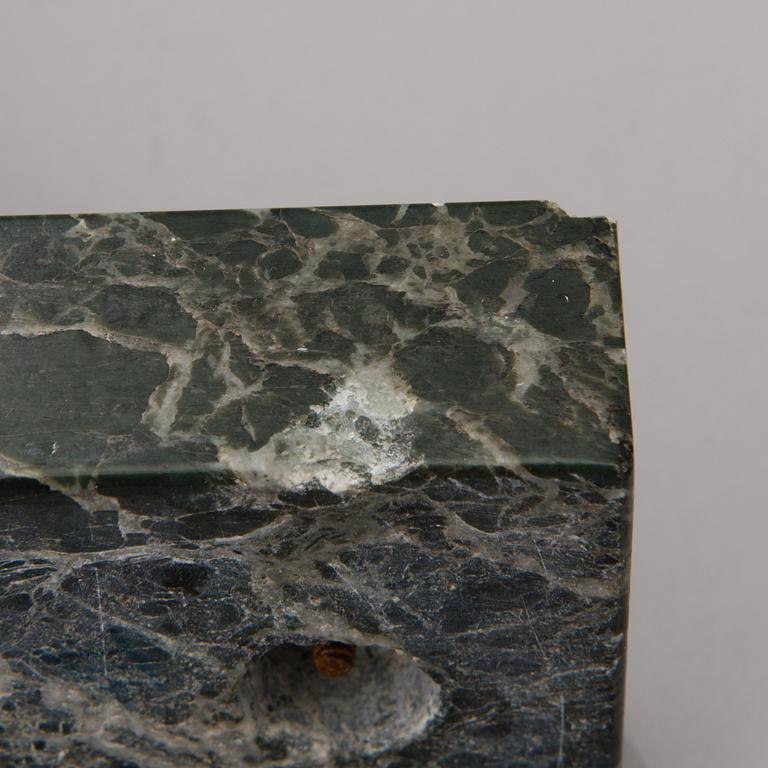 BOKSTÖD, 2 st, mässing och sten, 1900-talets första hälft.