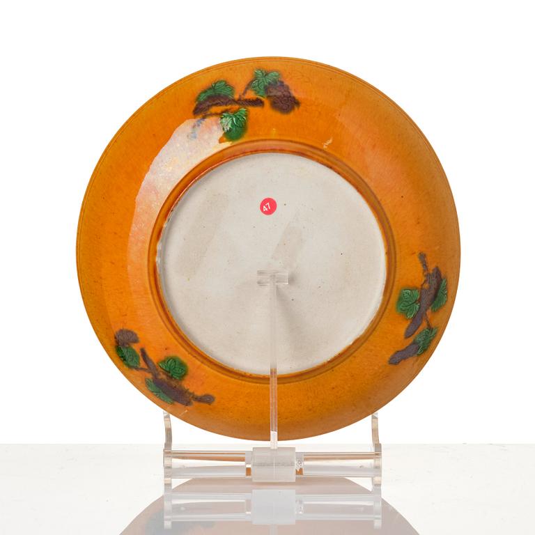 Fat, porslin. Qing dynasty, omkring år 1700.