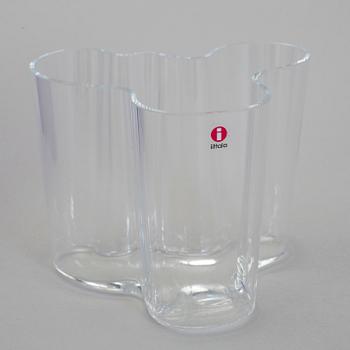 ALVAR AALTO, "Savoy", vaser, 3 st, Iittala, en numrerad och daterad 1995.