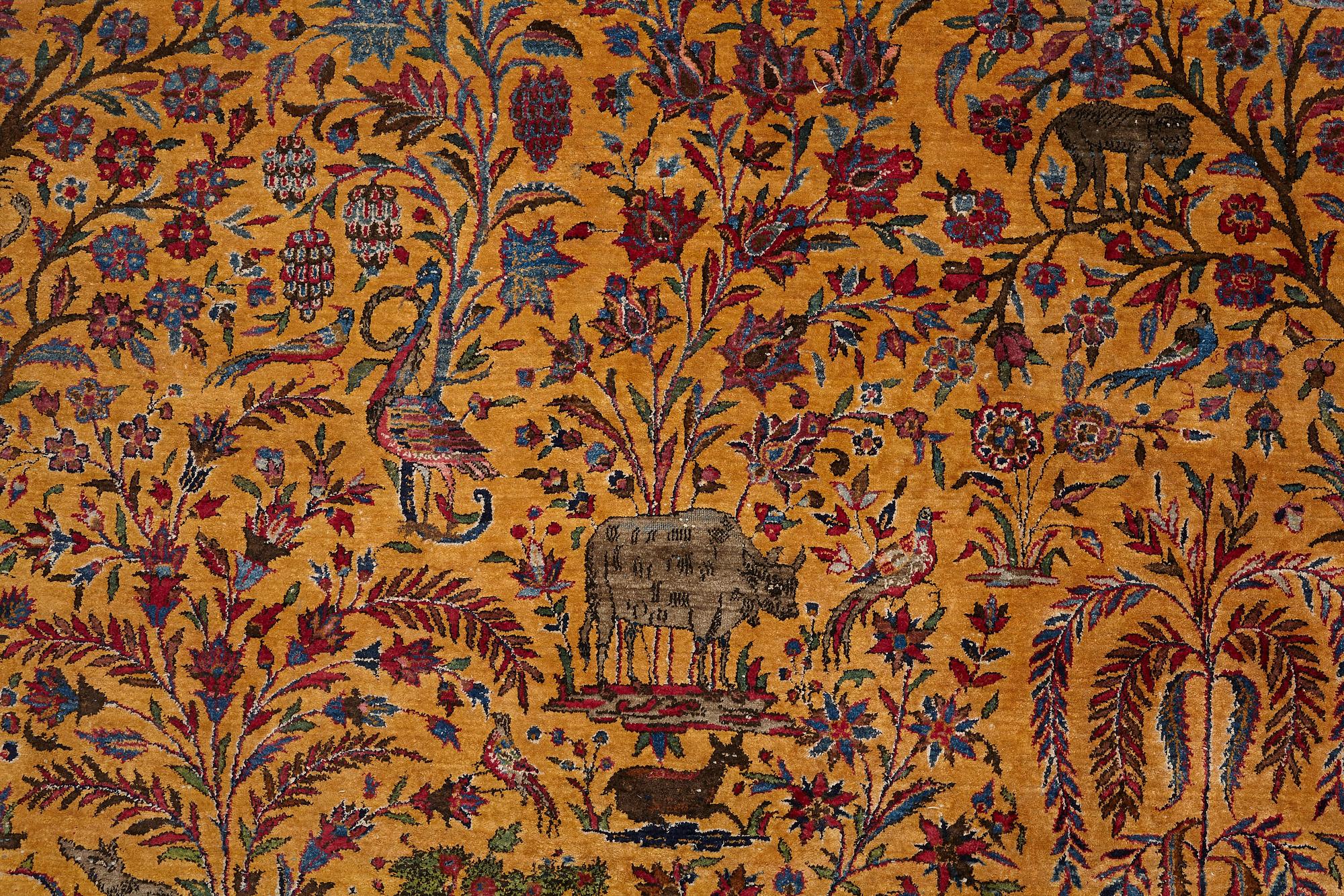 Matta, semiantik silke Keshan figural, ca 309-310 x 204,5-207 cm.