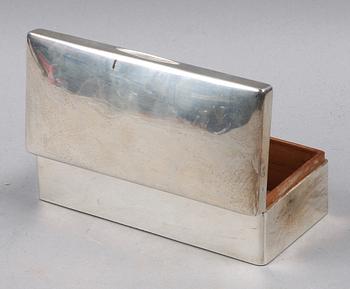 CIGARETTSKRIN. Silver. England.