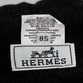 HERMÈS, a black deer skin hat. Size 58.