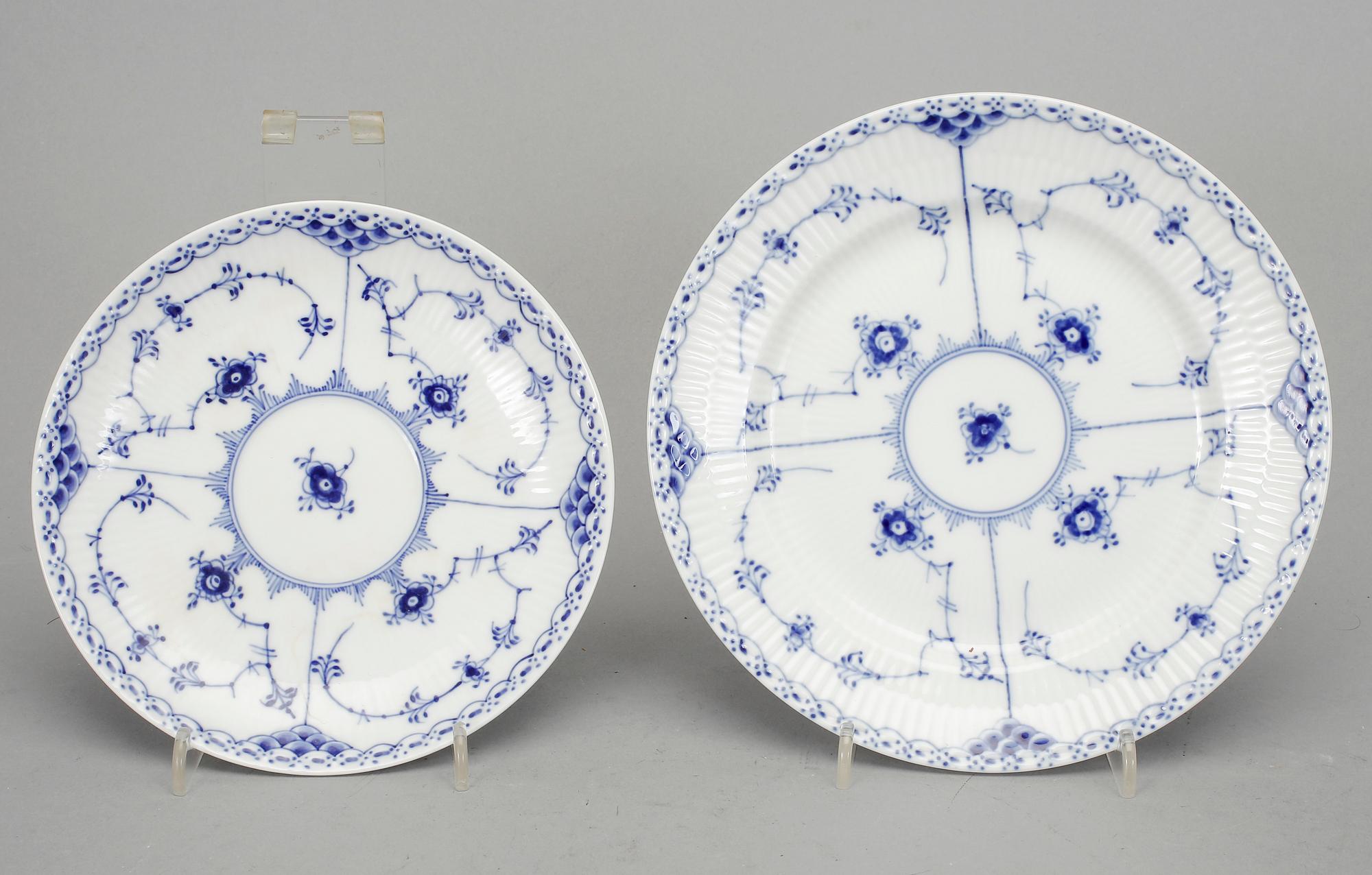 KAFFE-/TESERVIS, 24 delar, porslin, "Musselmalet", Royal Copenhagen, 1900-talets andra hälft.
