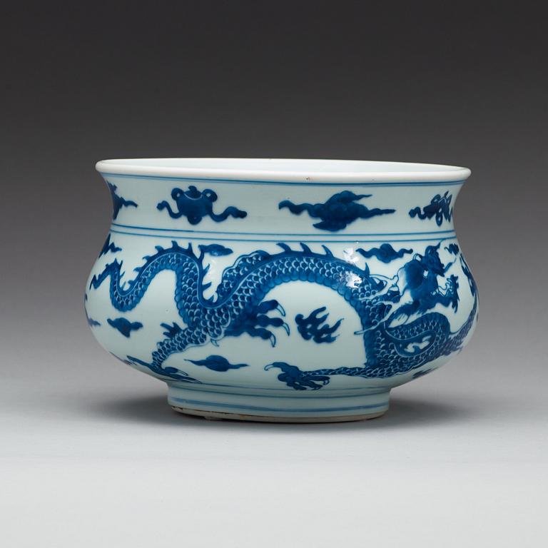 A blue and white censer, Qing dynasty, Kangxi (1662-1722).