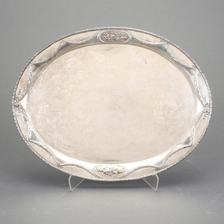 BRICKA, silverhalt 800, 1210 gram.