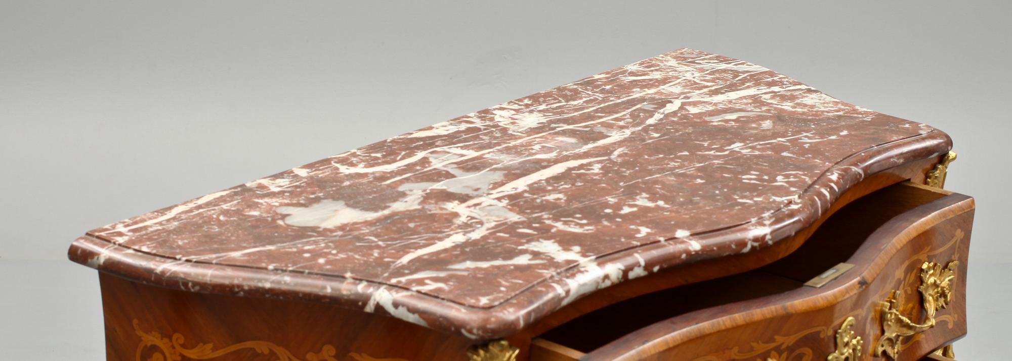 BYRÅ, rokokostil. 1900-tal.