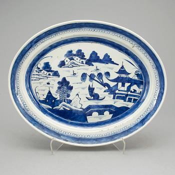 STEKFAT, porslin, Kina, Qing dynastin, 1800-tal.
