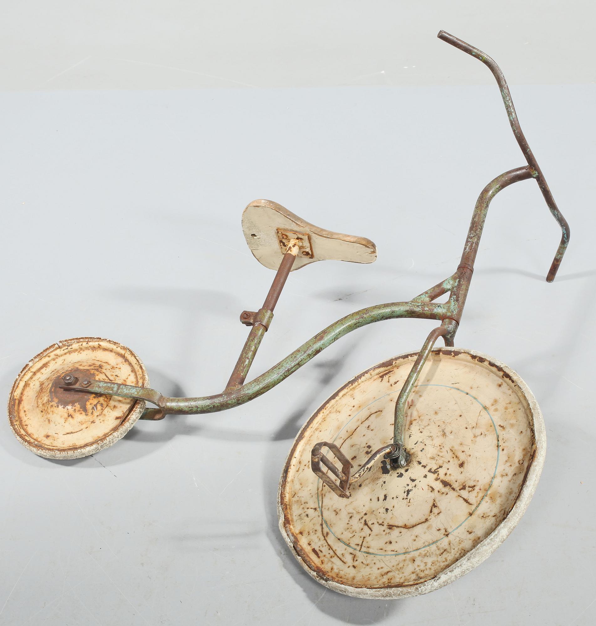 BARNCYKEL, 1900-talets första hälft.