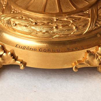 A gilded bronze and glass bowl by Eugène Cornu in Paris, second half of the 19th century.