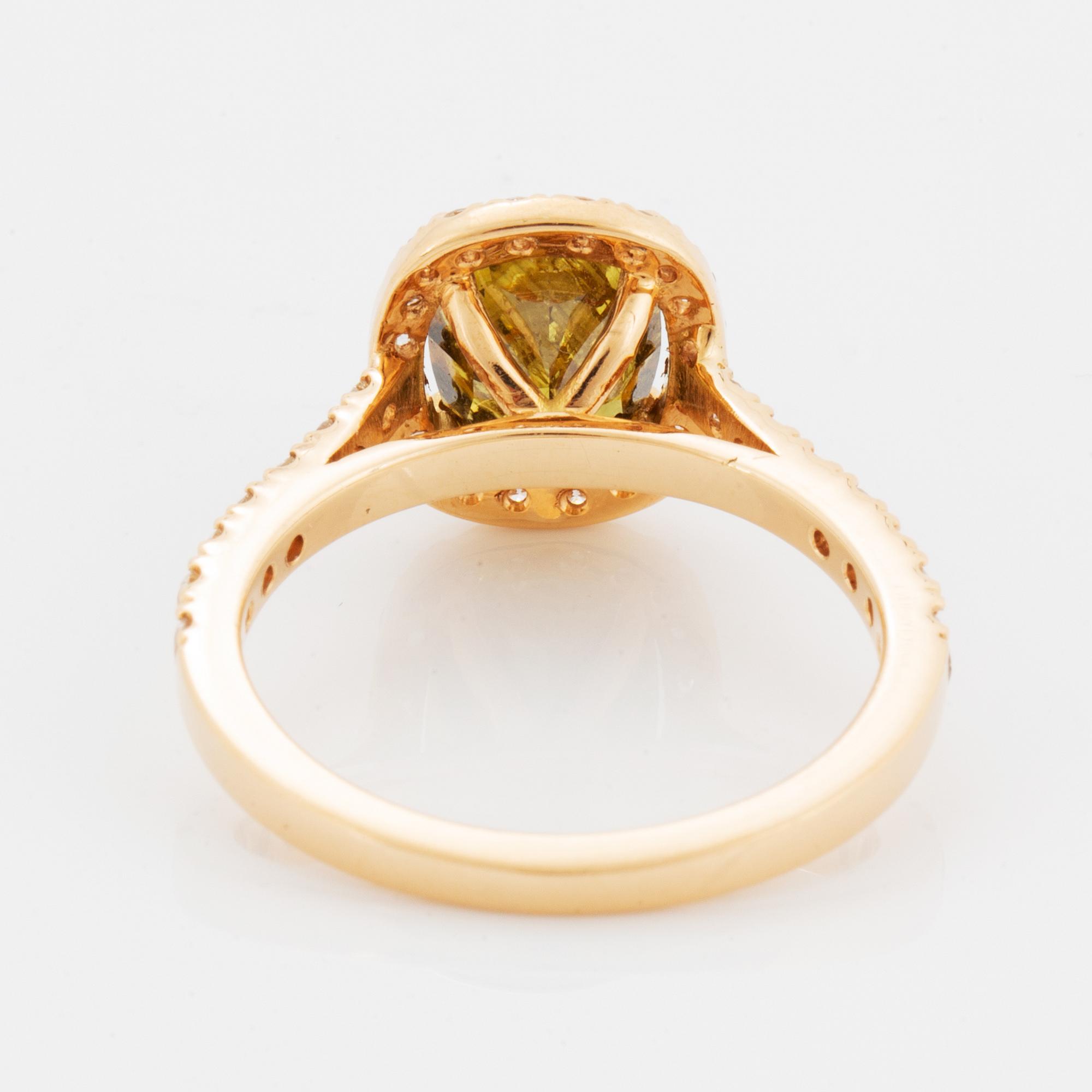 2,16 ct cusion modified brilliant natural fancy brownish yellow diamond, with IGI-report.