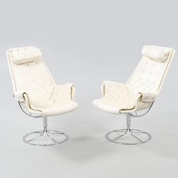 A pair of chairs, model Jetson, designed by Bruno Mathsson for Dux, made in the 21st century.