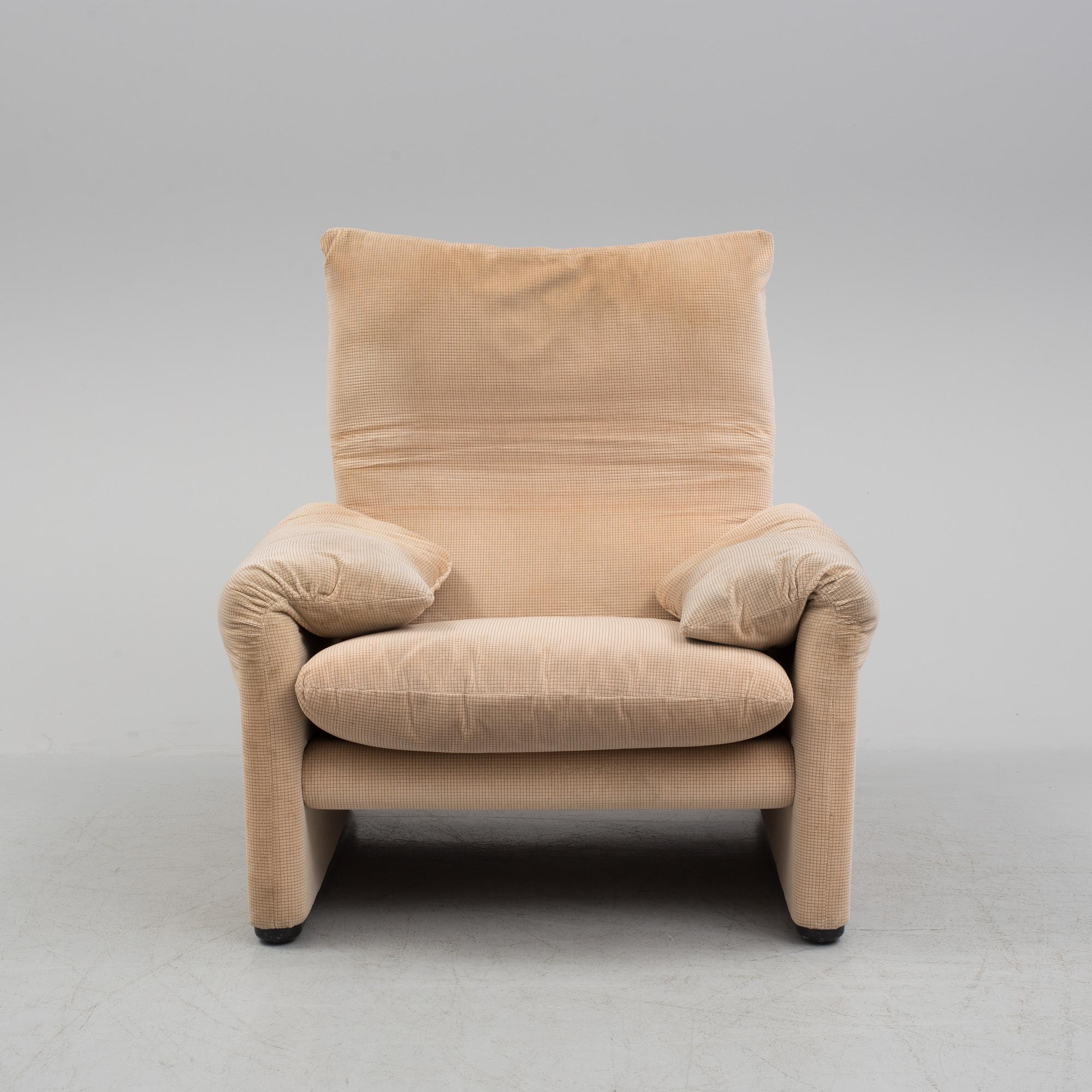 A 1970s Vico Magistretti "Maralunga" armchair from Cassina.