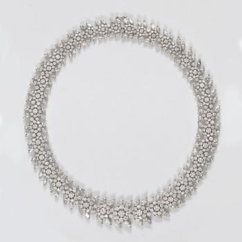 Halssmycke med markis- och briljantslipade diamanter, 99.73 ct.