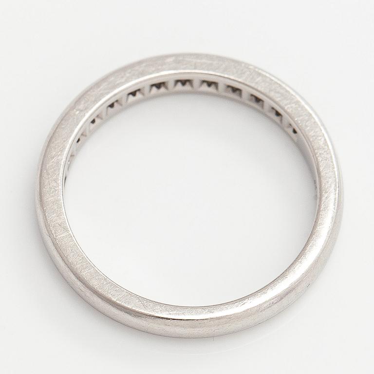Tiffany & Co, sormus, "Tiffany Setting", platinaa ja briljanttihiottuja timantteja.