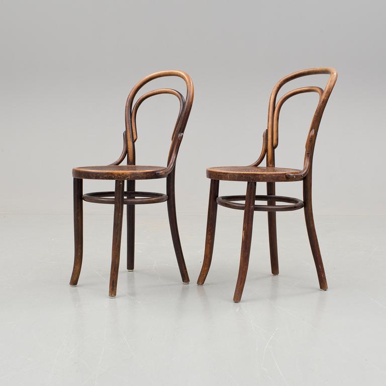 STOLAR, ett par. Thonet, omkring 1900.