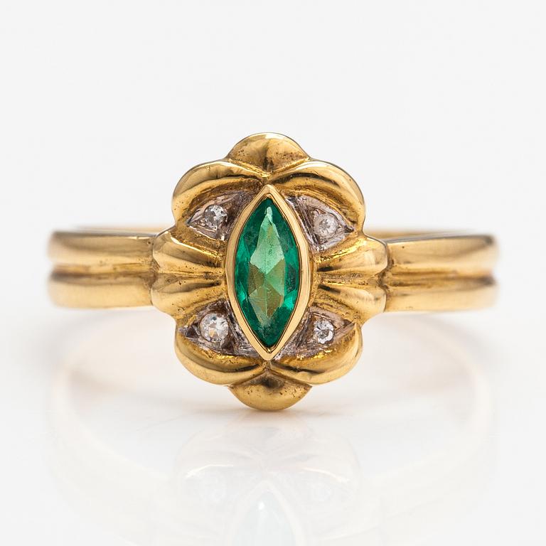 An 18K gold ring with diamonds ca. 0.02 ct and an emerald. Finnish import marks.