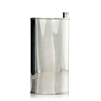 565. A large silver hip flask, Kultakeskus, Hämeenlinna, Finland 1970.