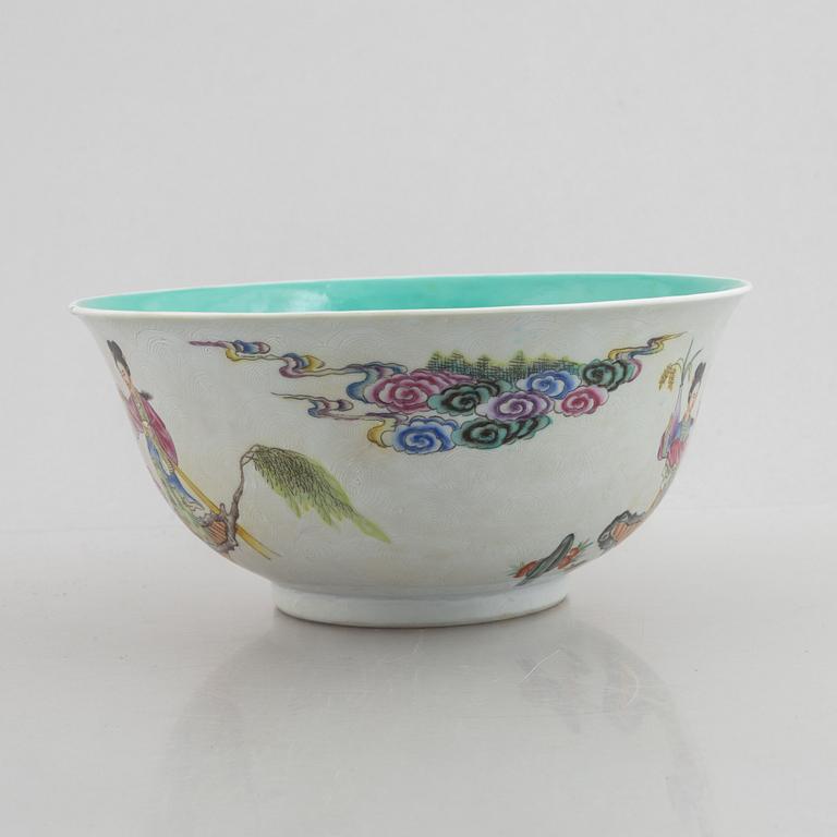 A Chinese famille rose sgraffito porcelain bowl, 20th century.