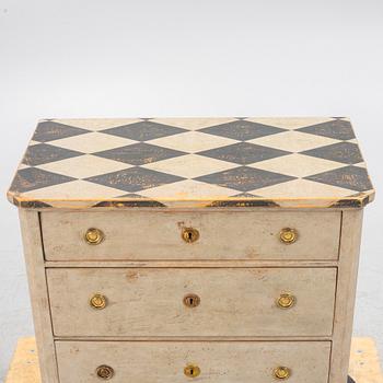 Chest of drawers, Gustavian style, 20th century.