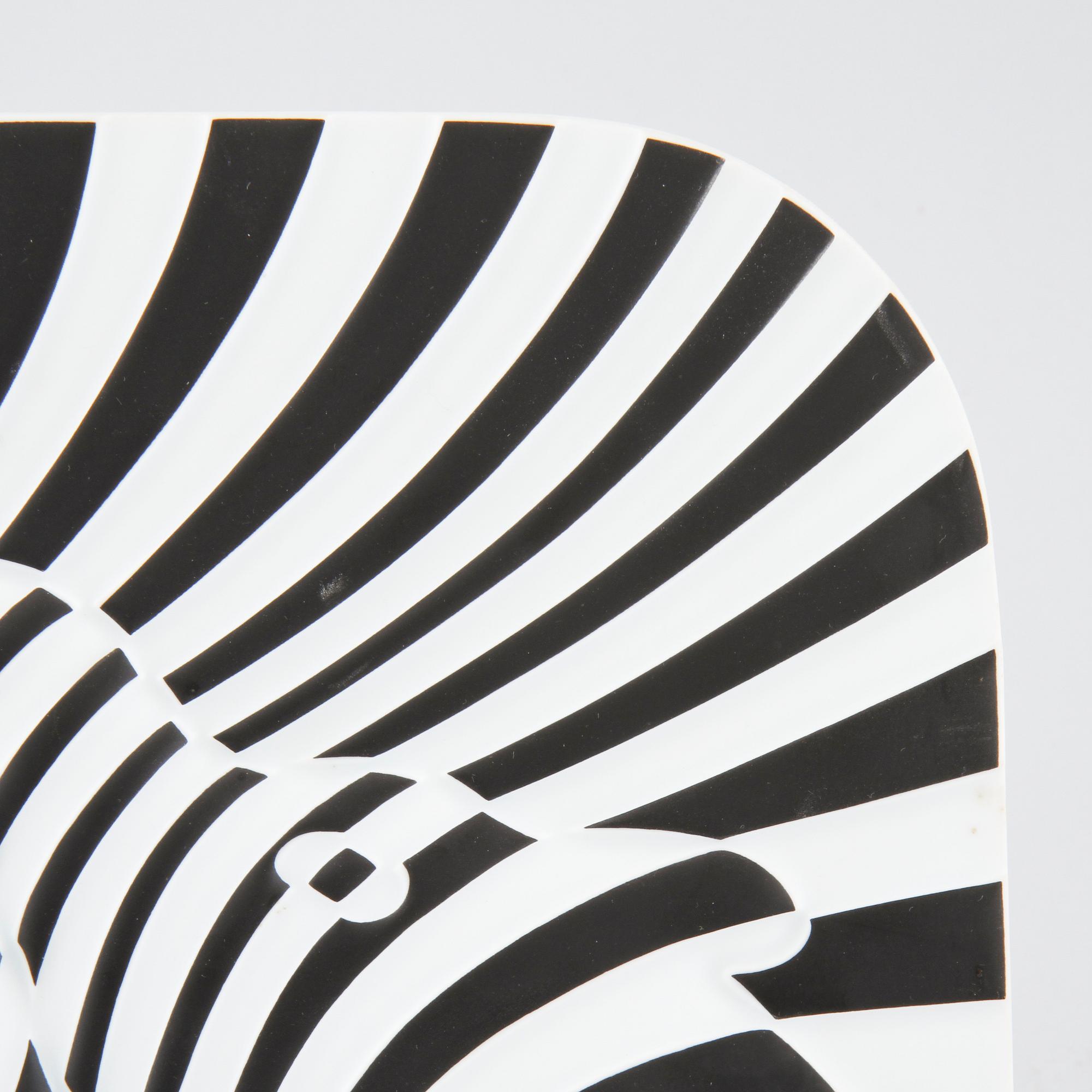 VICTOR VASARELY, a porcelian dish for Rosenthal, signd and numbered 916/3000.