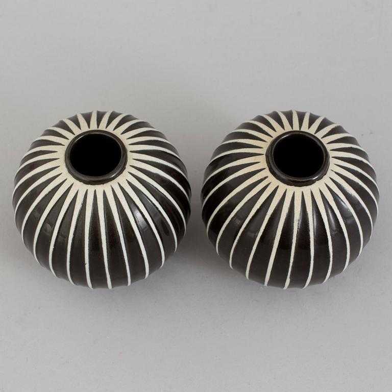 A par of second half of the 20th century 'Domino' vases by Stig Lindberg.