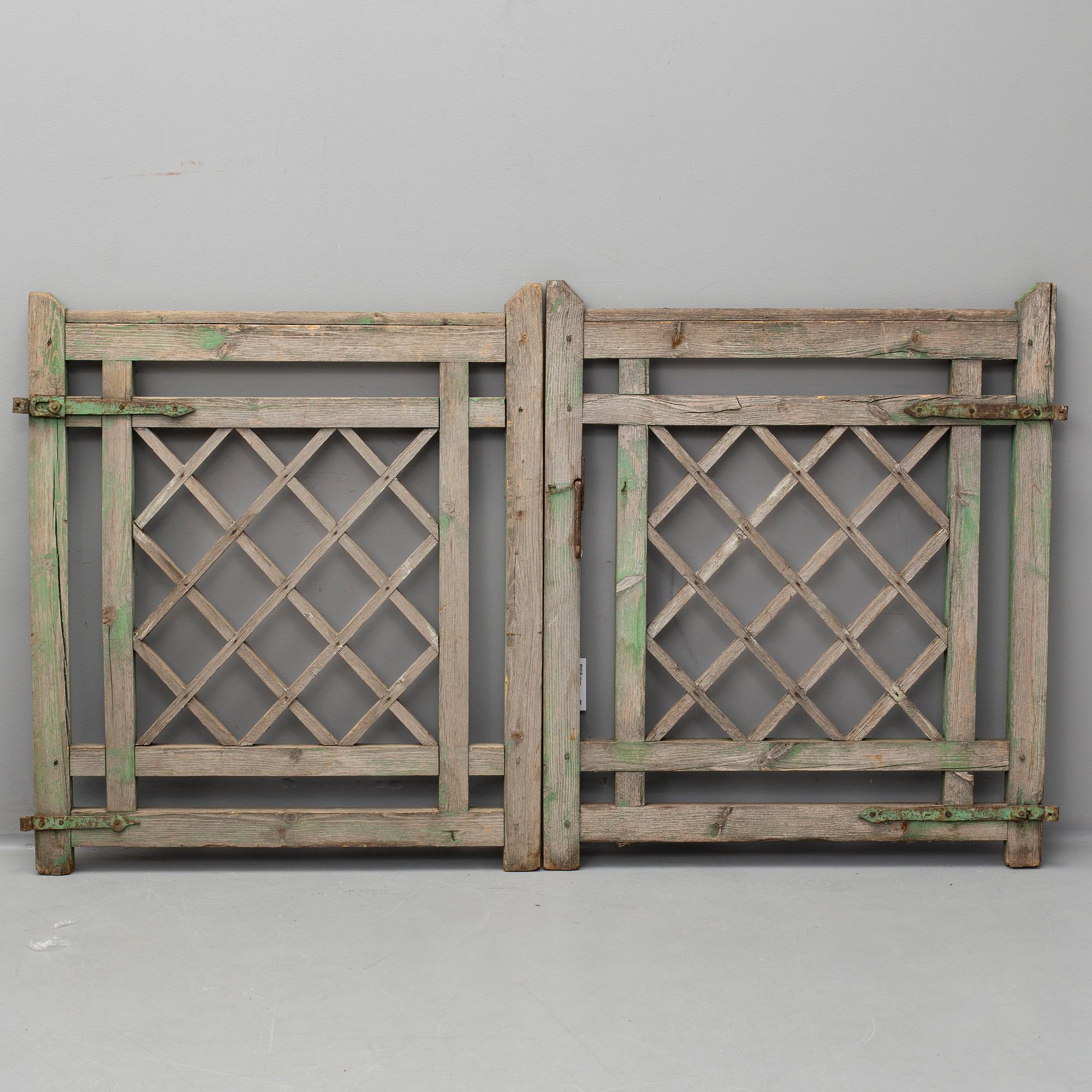 GRINDAR, ett par, 1900-talets början.