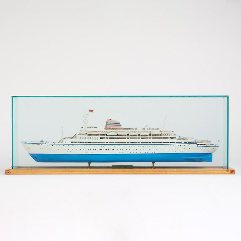 Ship model, T.S.S. Vasco da Gama, built by Gunnar Roempke in 1989.