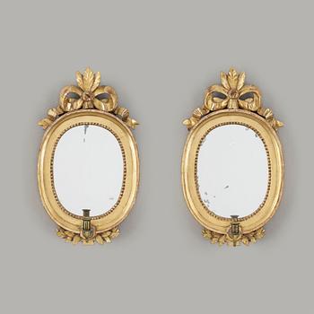 SPEGELLAMPETTER, ett par, gustaviansk stil, kring sekelskiftet 1900.