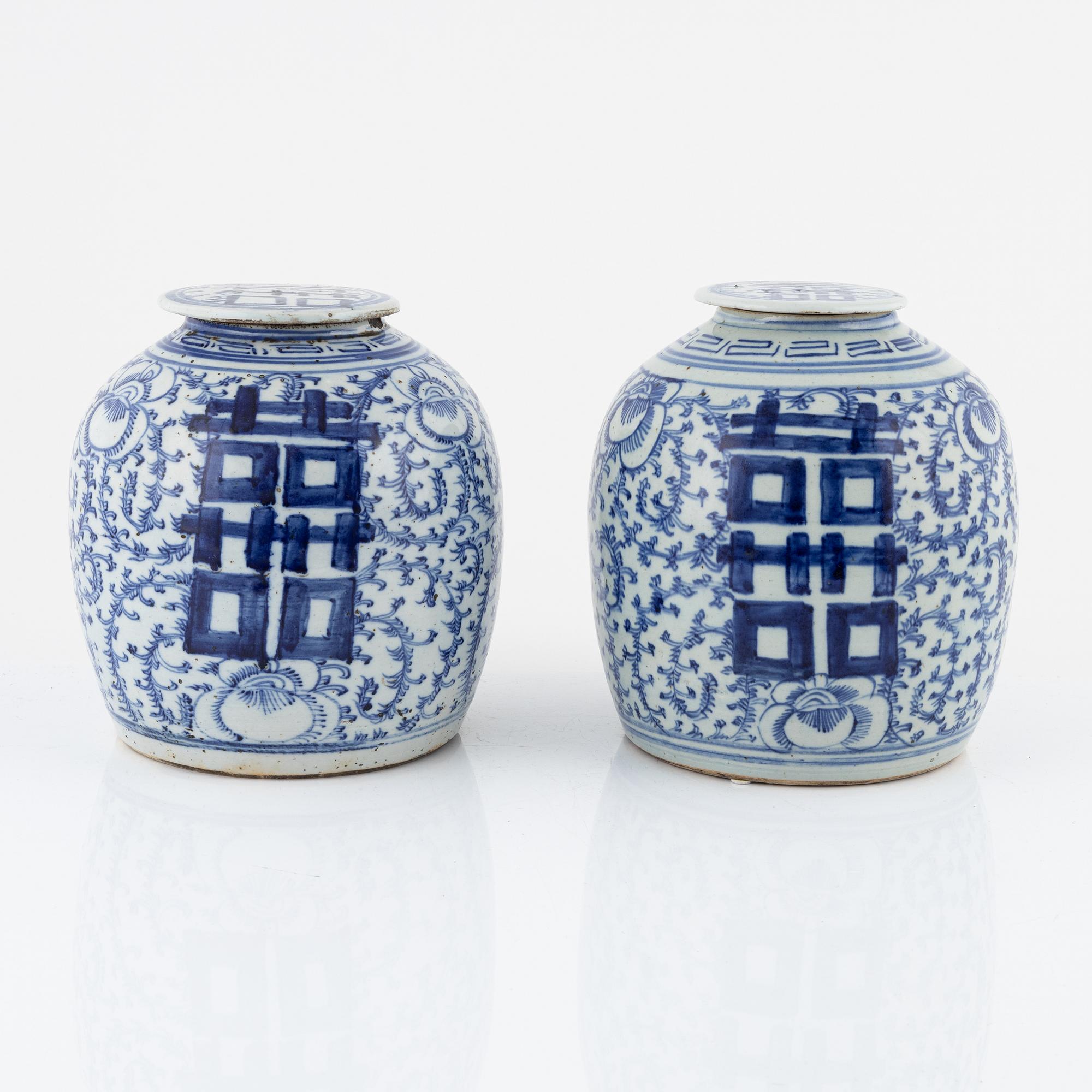 A pair of blue and white ginger jars, Qing dynasty, China, 19th century.