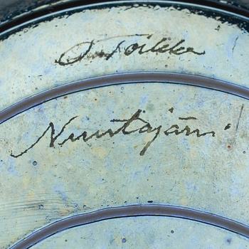 FÅGEL, lasia, sign. O. Toikka, Nuutajärvi. 1900-talets senare hälft.