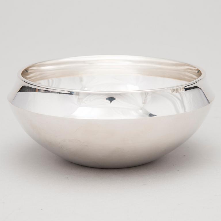 Finnish Silver Bowl and Six Beakers, marks ofW. Petterson and Turun Hopea, Turku 1979-86.