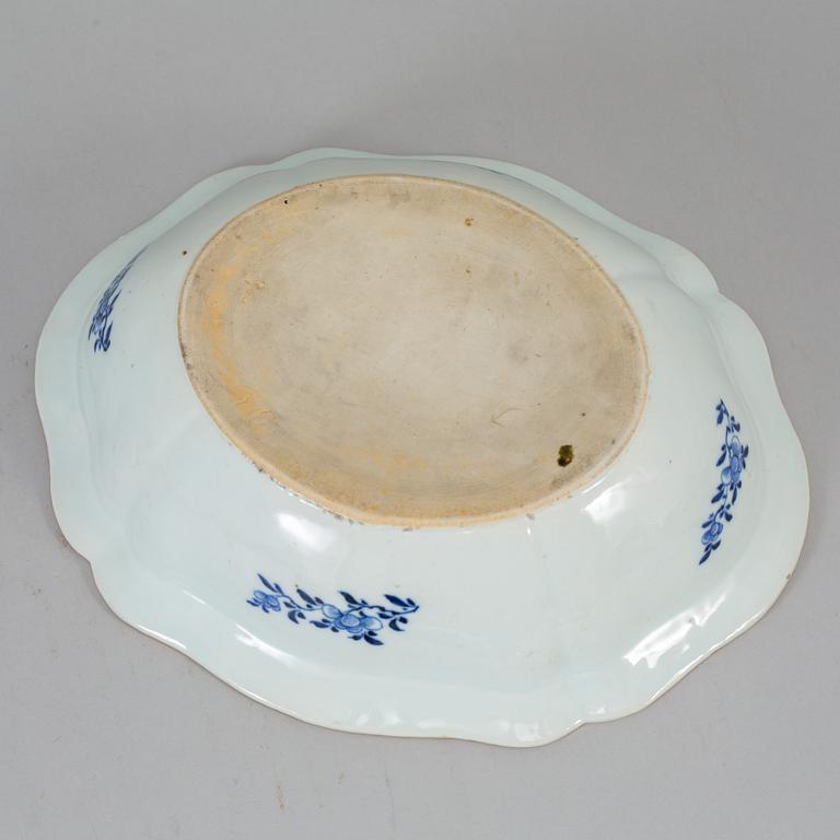 A blue and white vegetable tureen with cover, Qingdynasty, late 18th Century.