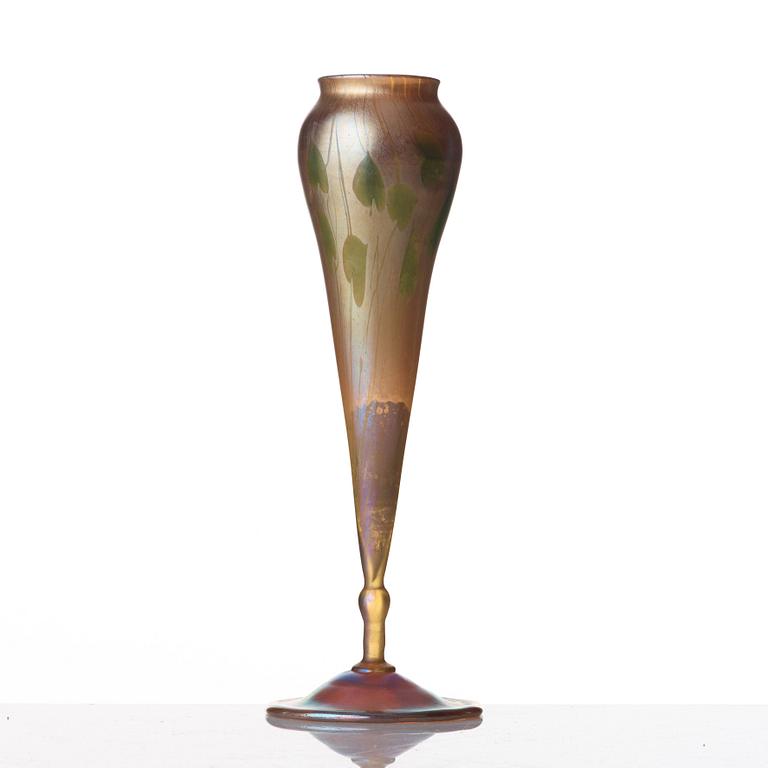 Louis Comfort Tiffany, a Favrile glass vase, U.S.A, 1909.