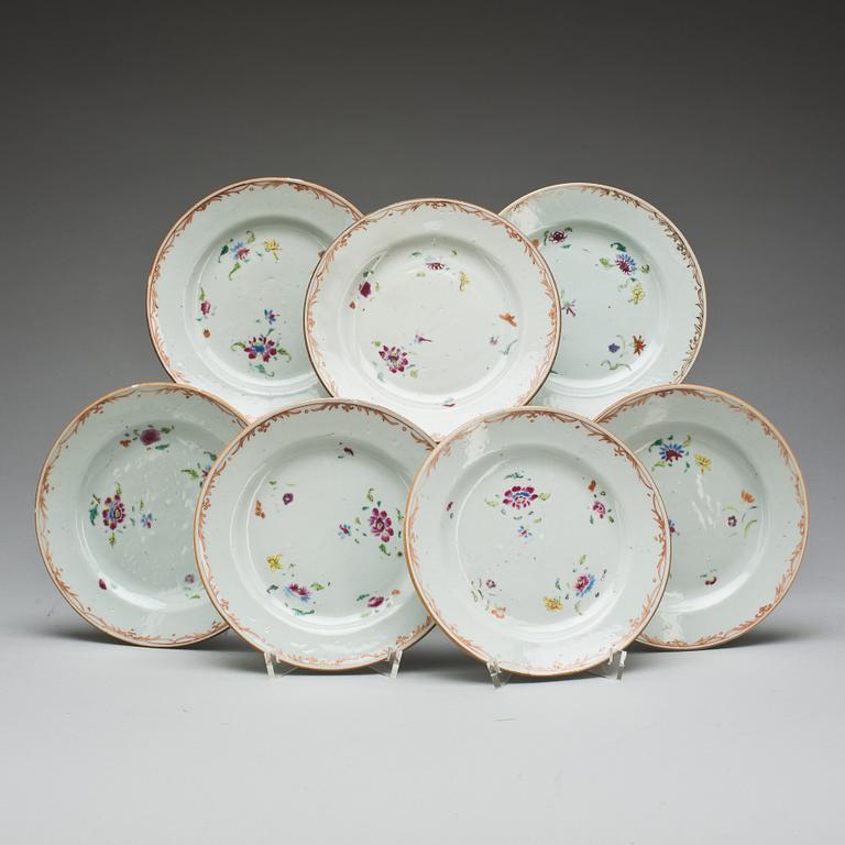 ASSIETTER, 7 st. Porslin, Kina, Qianlong (1736-1795).