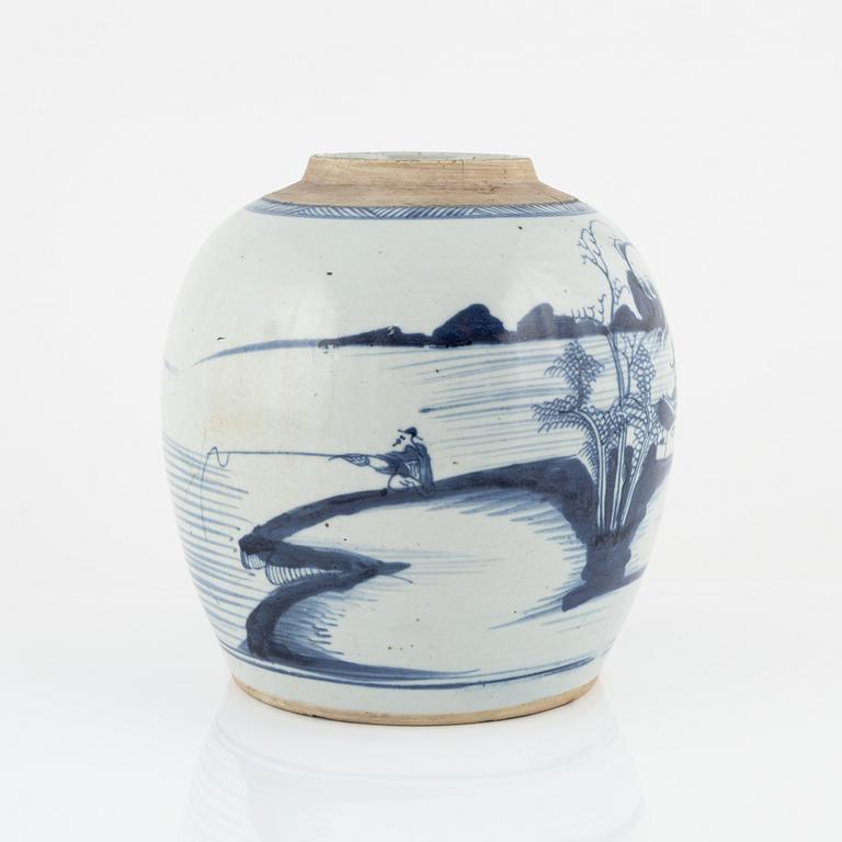 A Chinese Porcelain Ginger Jar, Qing Dynasty, 19th Century.