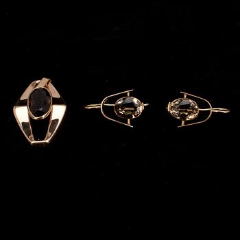 ÖRHÄNGEN samt HÄNGEN, guld 14K och fasettslipade rökkvartser, Salovaara och N. Westerback. Vikt 5,4 g.