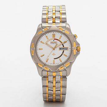Seiko Kinetic wristwatch, 40 mm, gold / steel, plastic crystal, 1990s.