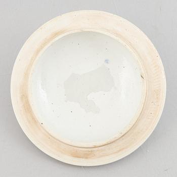 A Chinese blue and white porcelain cover, Qing dynasty, Kangxi (1662-1722).