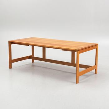 Henning Jensen and Torben Valeur, Desk with pedestal, M40 series, Fritz Hansen, second half of the 20th century.