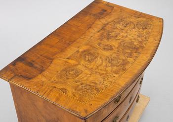 Chest of drawers, late Baroque, mid-18th century.