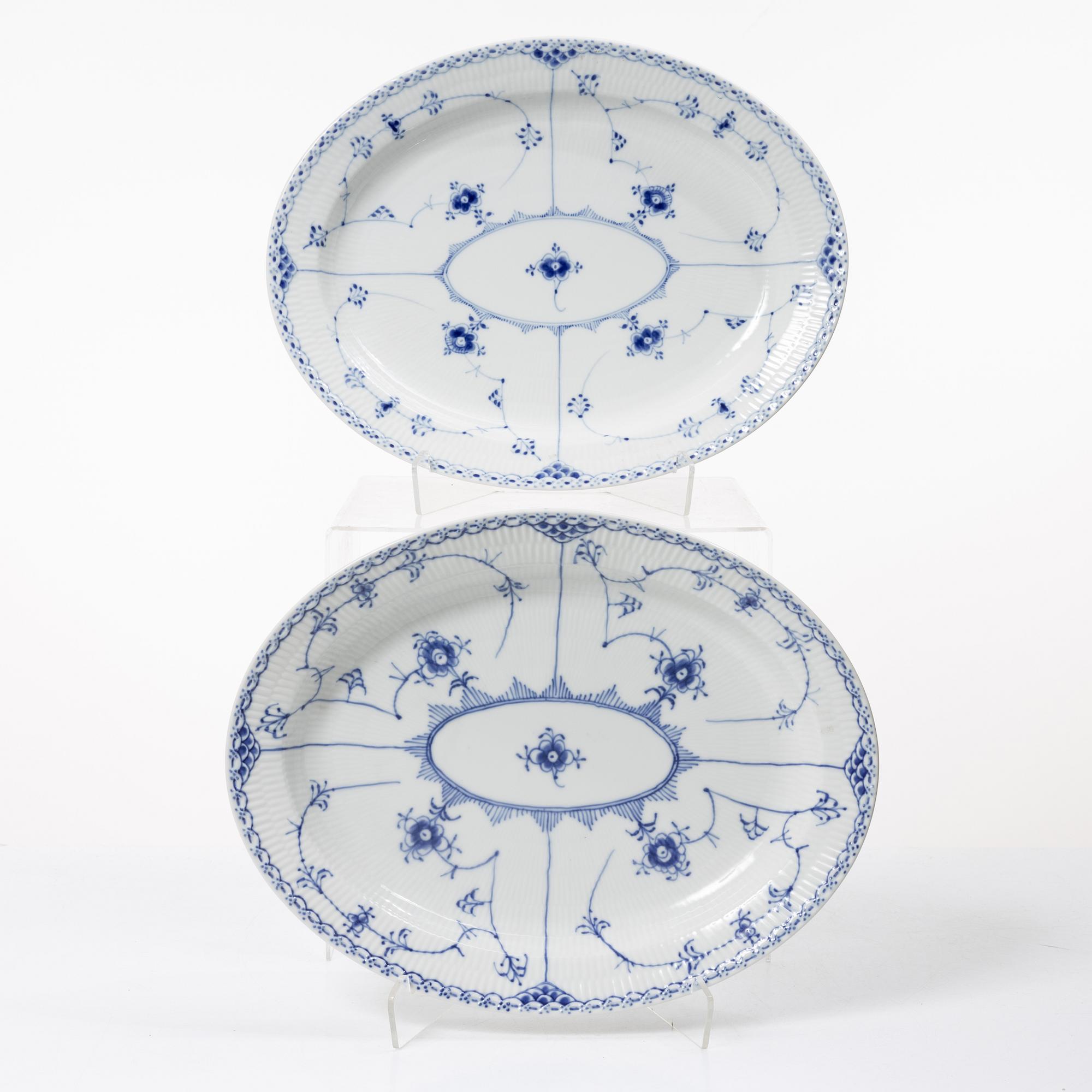 Royal Copenhagen, A pair of serving dishes, porcelain, model 534, “Musselmalet”, Half Lace, Denmark, 1964 and 1969–1974.