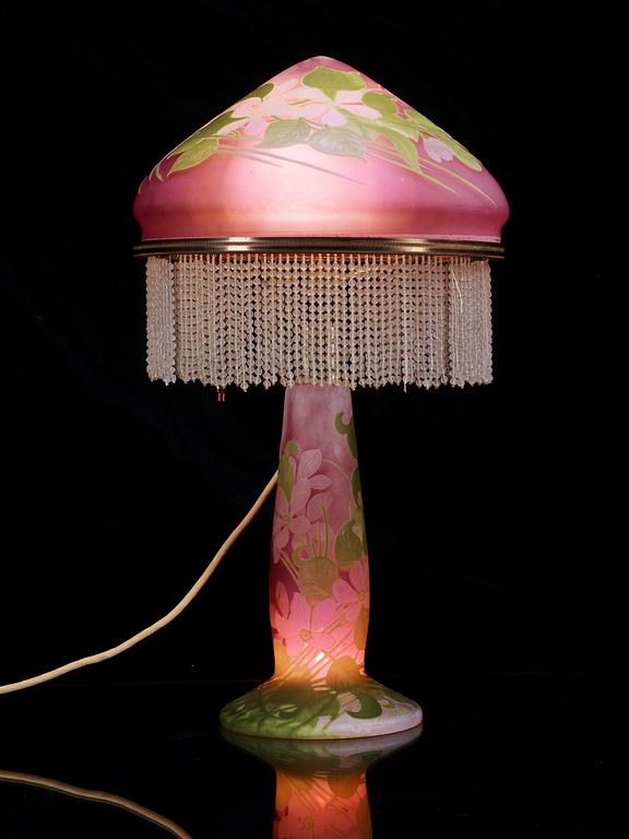 An Elis Bergh Art Noveau cameo glass table lamp with brass fittings and glass beads, Pukeberg/ Böhlmarks ca 1909.