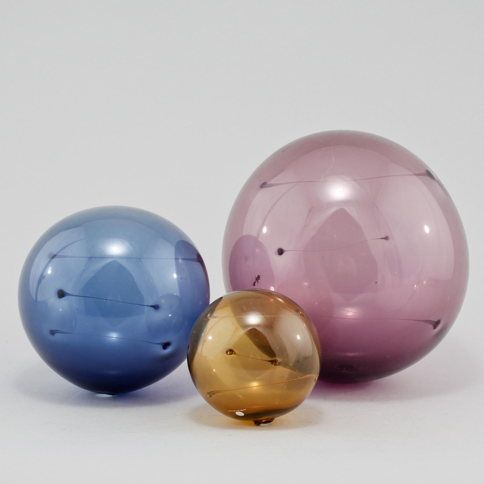 KONSTGLAS, 3 st, "Solbollar", Timo Sarpaneva, 1900-talets senare hälft.