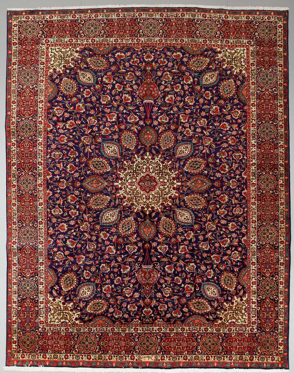 MATTA, Täbriz, ca 378 x 304 cm.