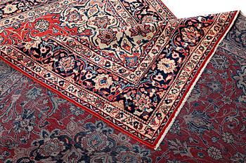 A Mahal carpet, c. 327 x 218 cm.