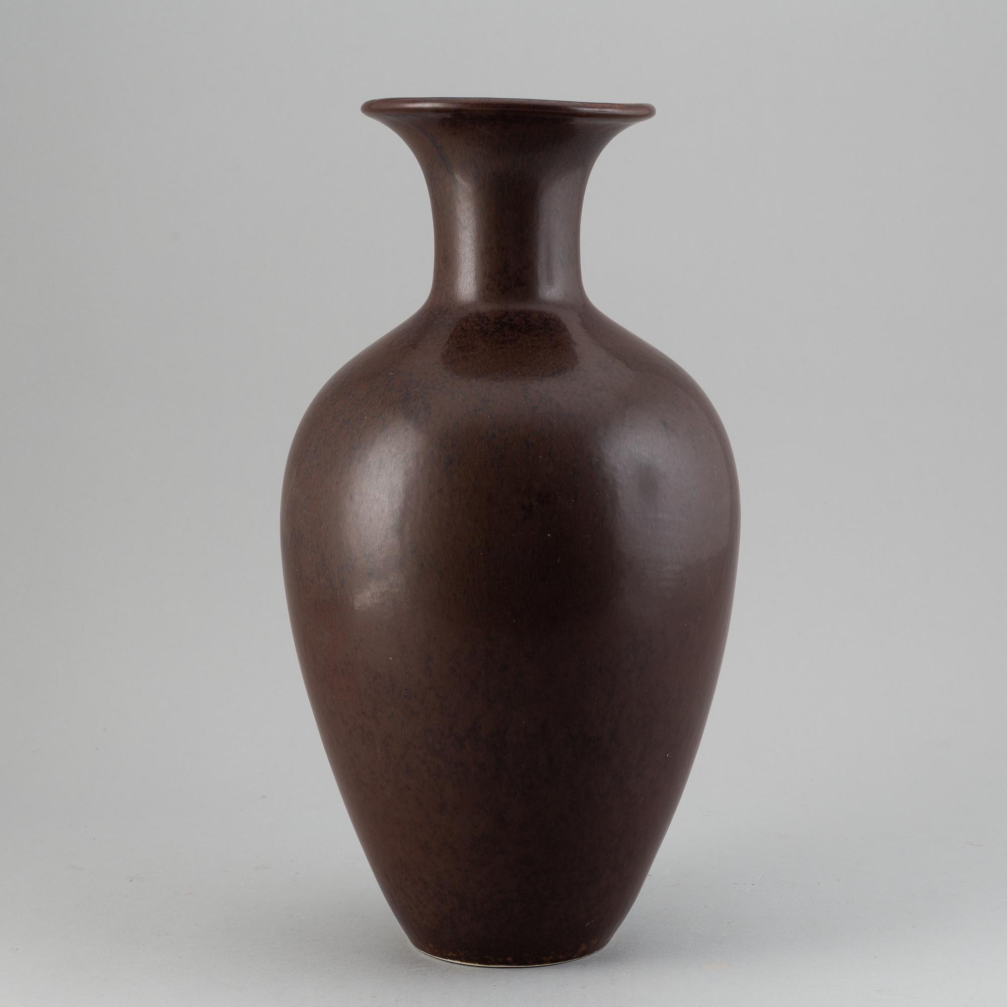 GUNNAR NYLUND, a stoneware vase, Rörstrand, Sweden 1950-60's.