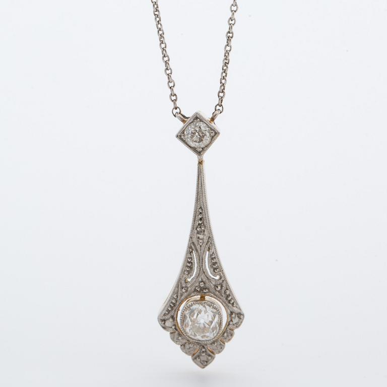 A pendant with a pair off earrings with old-cut diamonds ca 1.10 cts. 1920.