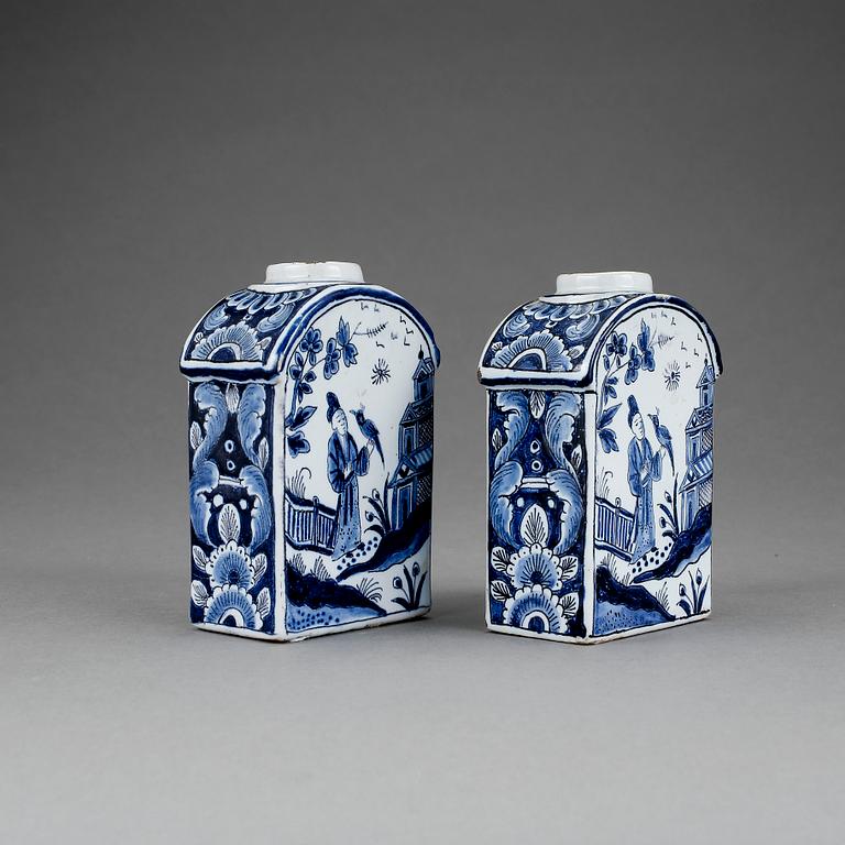 TEDOSOR, ett par, fajans, troligen Delft, 1700-tal.